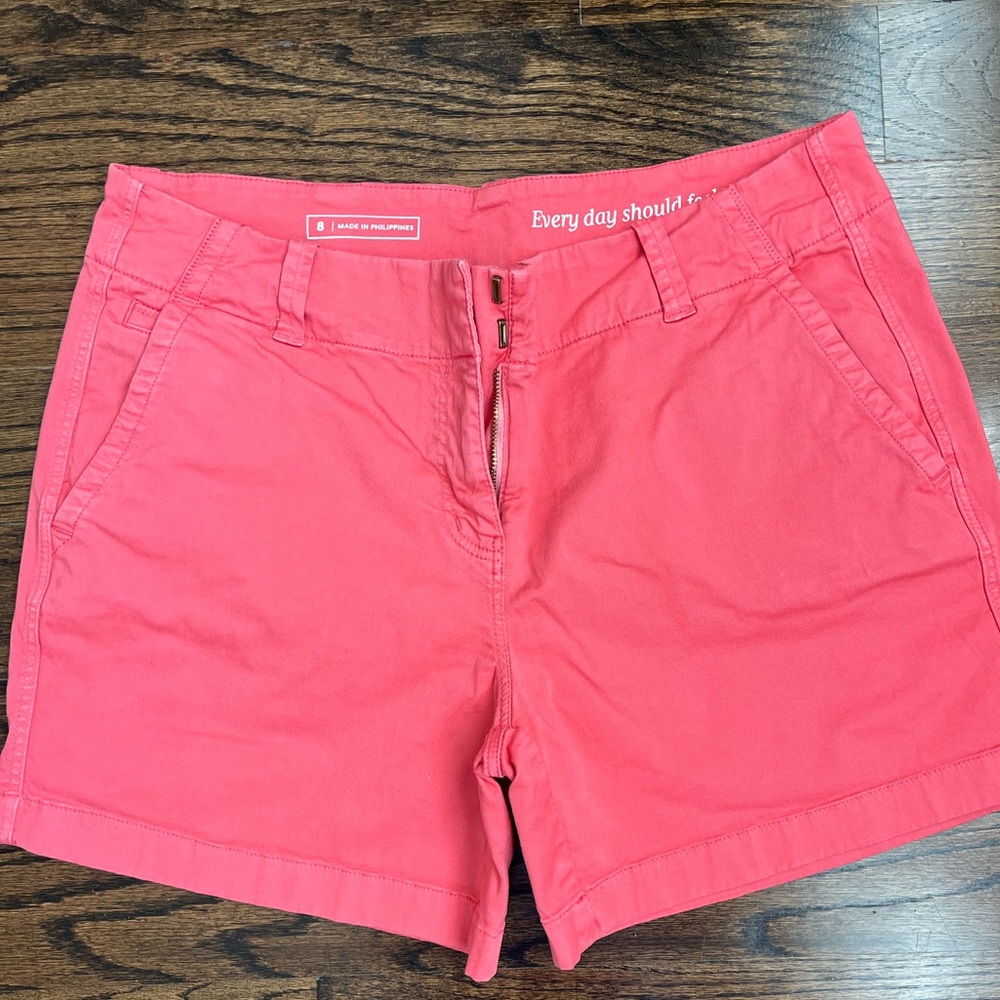 Vineyard Vines Every Day shorts - size 8